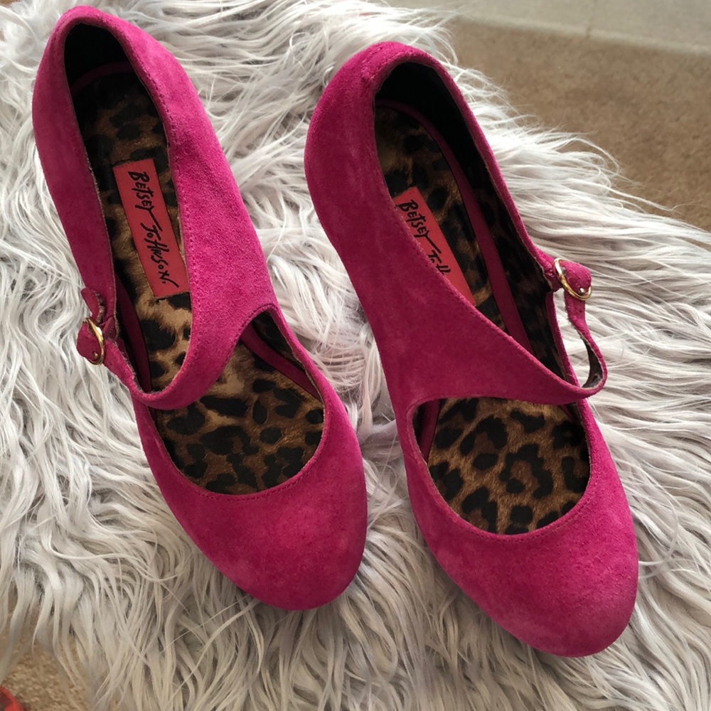 “Mareyy” Fuchsia pink suede platform heels